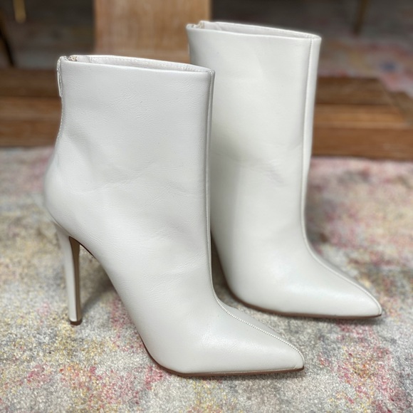 Just Fab White Annabella Booties - Picture 1 of 5